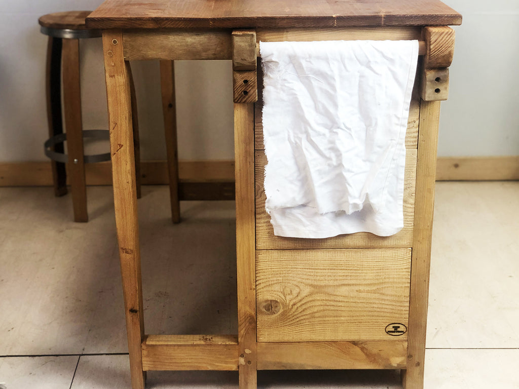 Mini-BAR-Konsole / Kücheninsel im Landhausstil aus Massivholz mit 2 Türen, Maße 150 x 50 x 90 cm
