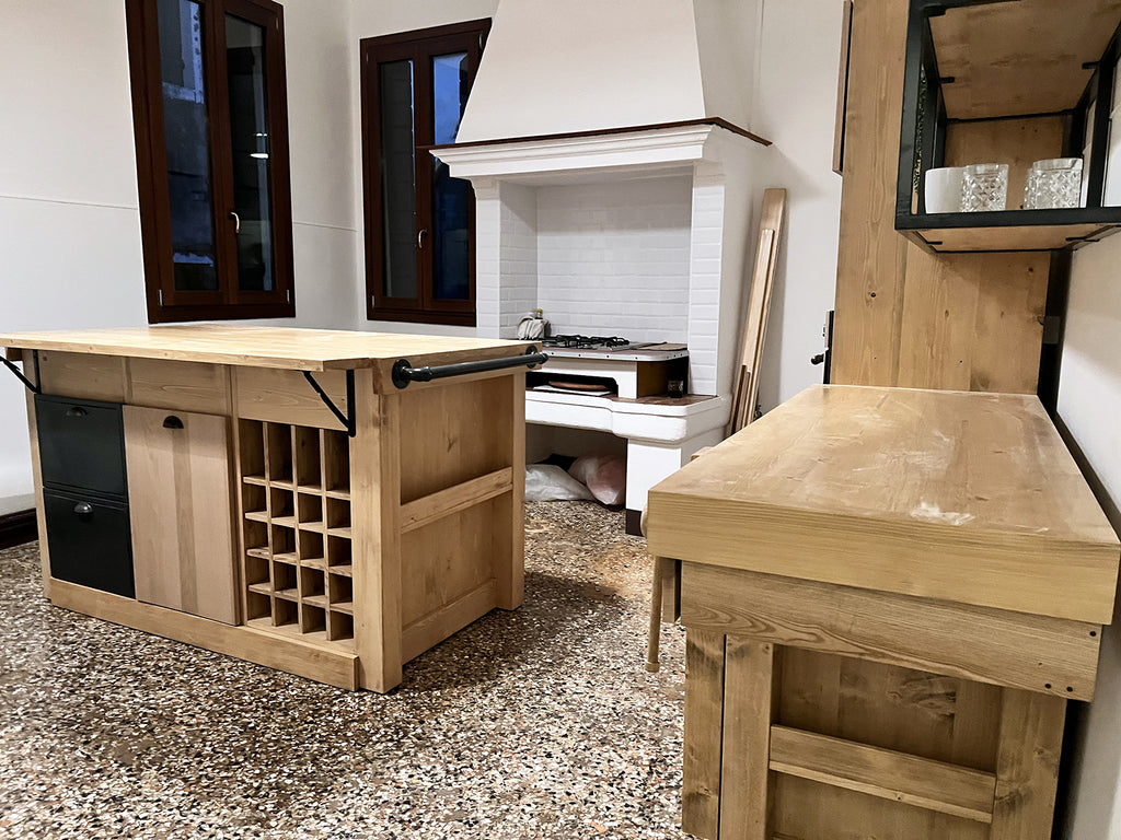 Cucina modello Rialto mobile con colonna 210x64xh90cm  + Isola personalizzata con lato snack a ribalta 150X90XH100cm scolapiatti e pensili in metallo TUTTO SU MISURA