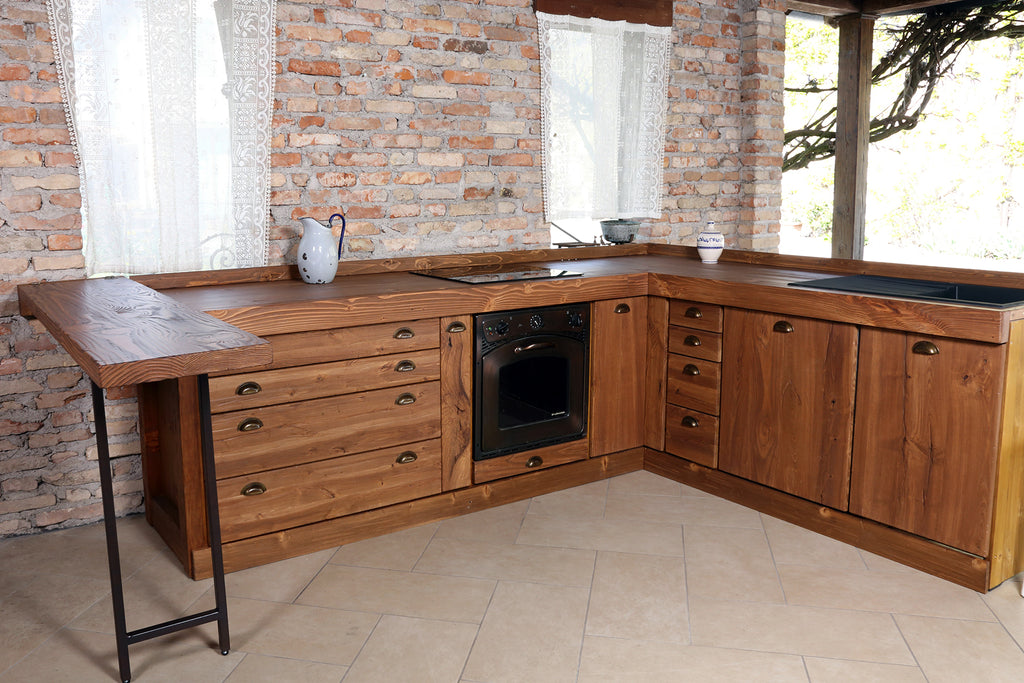 Cucina angolare MONACO stile COUNTRY in legno massello con tavolo snack a ribalta 310-205x65xh88cm