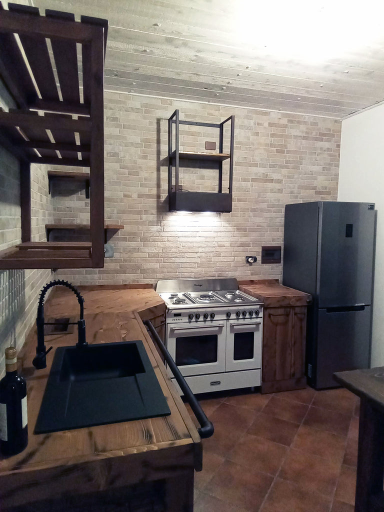 Cucina angolare VALENTINA stile INDUSTRIAL legno massello SCOLAPIATTI CAPPA MENSOLE INCLUSI TAVOLO OPZIONALE misure 255-140x65xh90cm