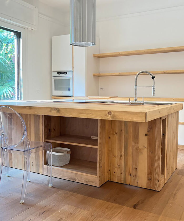 Cucina lineare modello Venezia parete moderna da 330cm + Isola country 230x220xh95 cm Tutto legno massello personalizzabile SU MISURA