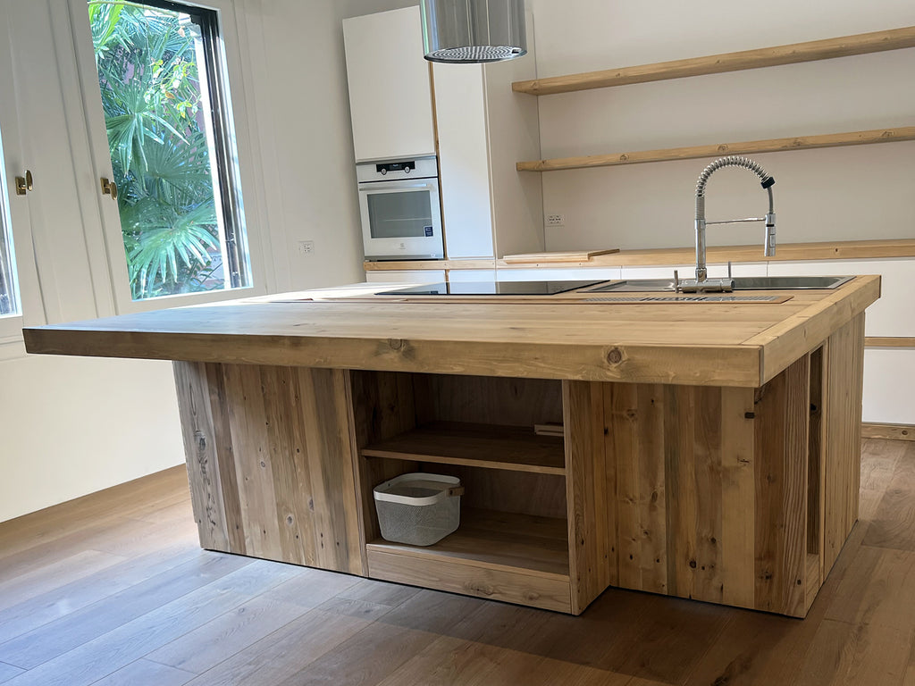 Cucina lineare modello Venezia parete moderna da 330cm + Isola country 230x220xh95 cm Tutto legno massello personalizzabile SU MISURA