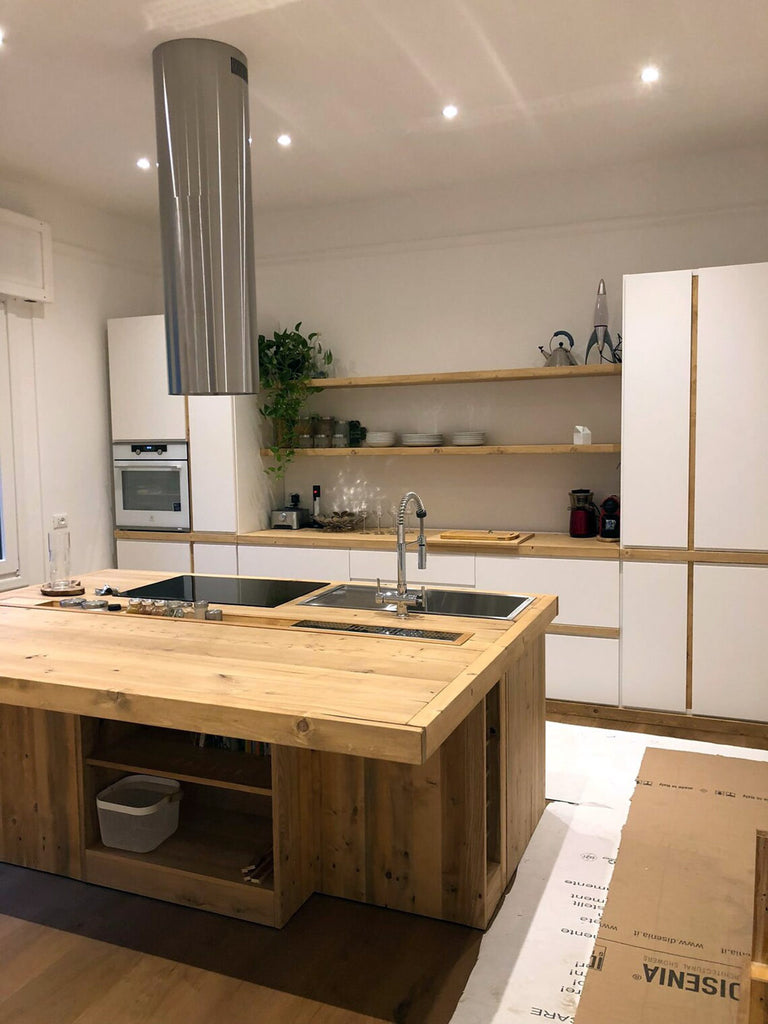 Cucina lineare modello Venezia parete moderna da 330cm + Isola country 230x220xh95 cm Tutto legno massello personalizzabile SU MISURA