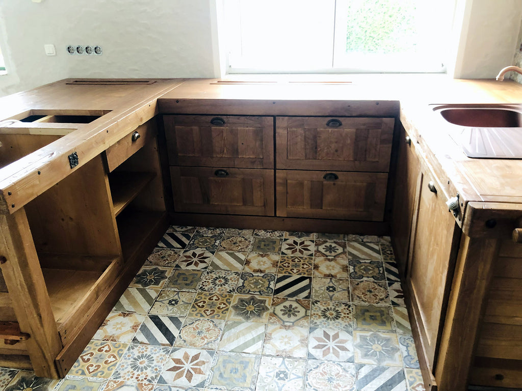 Cucina a ferro di cavallo stile INDUSTRIAL / COUNTRY VISSUTO TUTTO in legno massello predisposizione elettrodomestici 200x200x340 cm