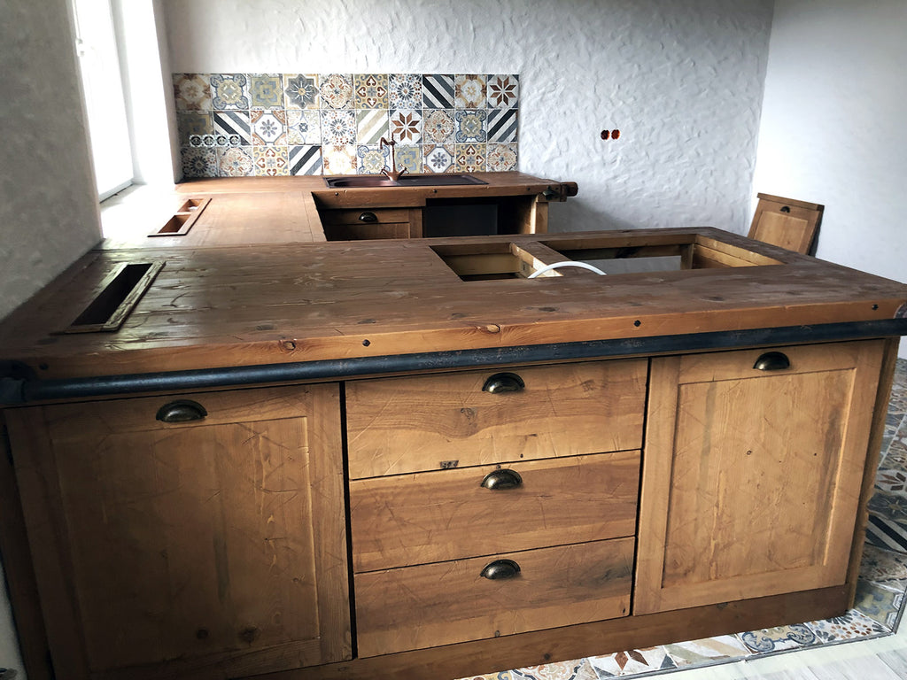 Cucina a ferro di cavallo stile INDUSTRIAL / COUNTRY VISSUTO TUTTO in legno massello predisposizione elettrodomestici 200x200x340 cm