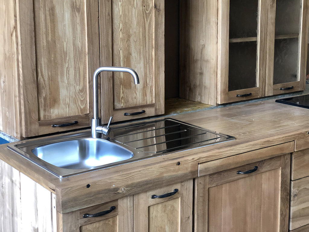 Cucina lineare stile COUNTRY TUTTA in legno massello completa di pensili e vano a giorno predisposizione elettrodomestici 270x66xh85 cm