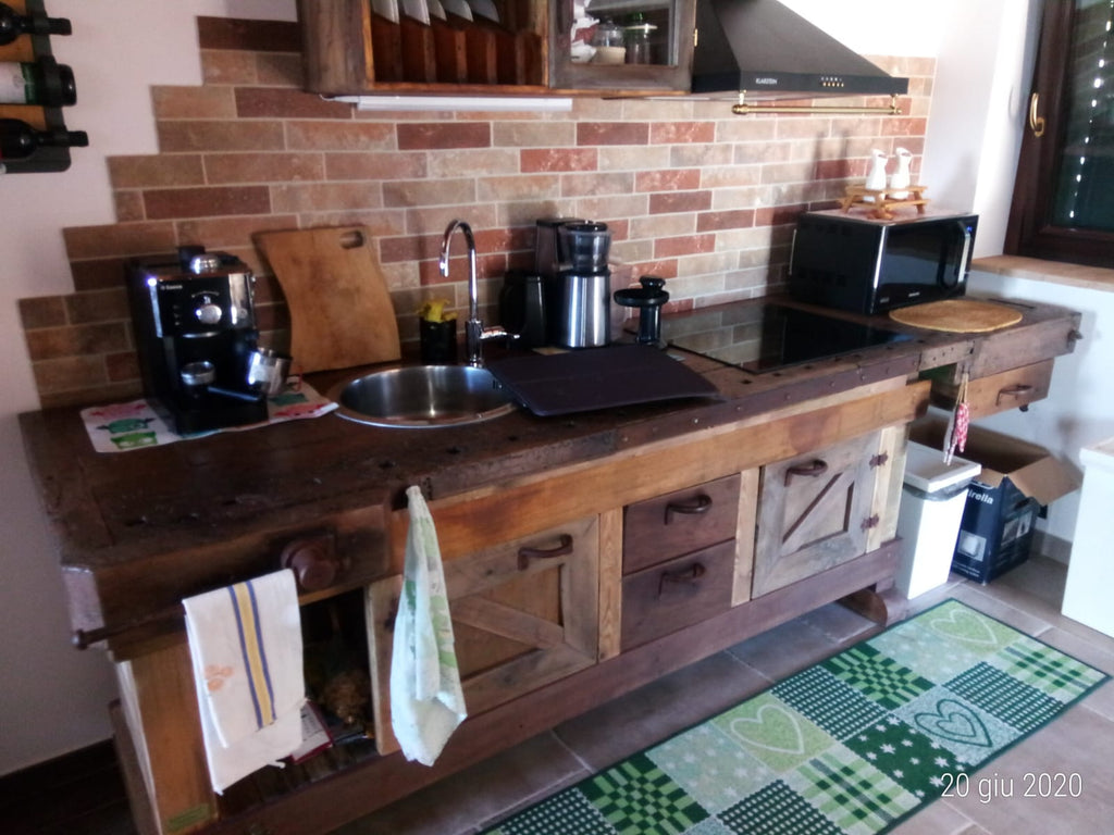 Cucina lineare + pensile piattaia e vetrina stile INDUSTRIAL / COUNTRY / RUSTICA legno massello completa di cottura lavello rubinetto 250x70x90 cm