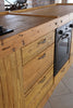 Cucina lineare stile misto INDUSTRIAL / COUNTRY legno massello ad effetto vissuto predisposizione elettrodomestici 465x65xh90 cm