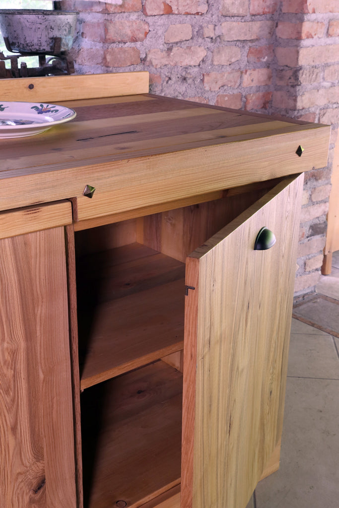 COUNTRY / RUSTIC style kitchen in solid ash and fir with stone sink, dishwasher ready, measures 280x65xh90 cm