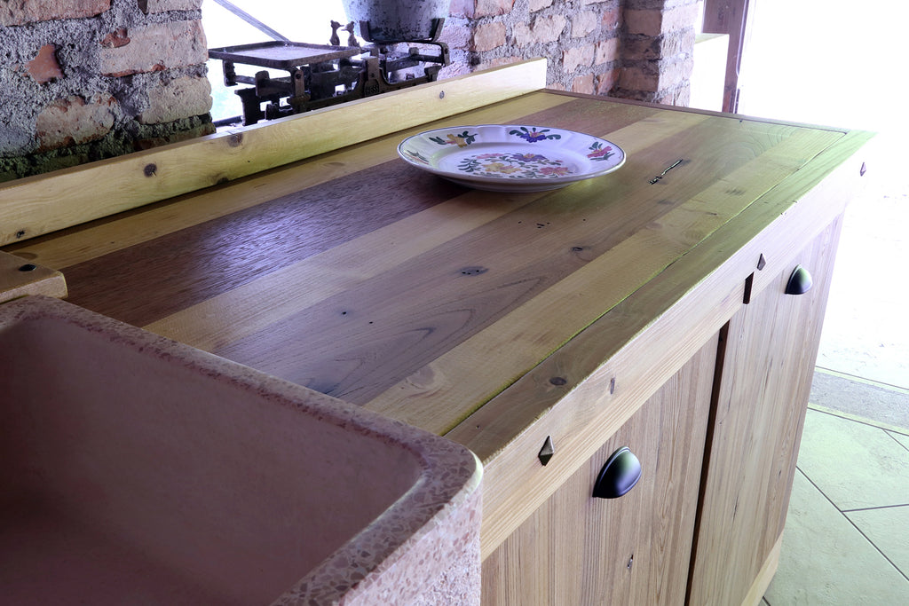 COUNTRY / RUSTIC style kitchen in solid ash and fir with stone sink, dishwasher ready, measures 280x65xh90 cm