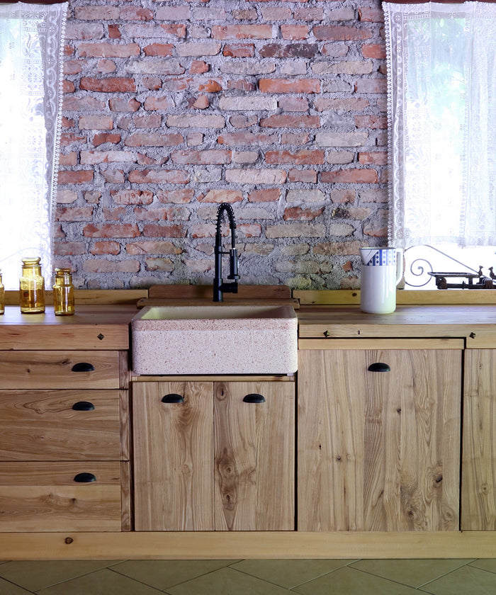 Cucina stile COUNTRY / RUSTICA frassino massello e abete con lavabo in pietra predisposizione lavastoviglie misure 280x65xh90 cm