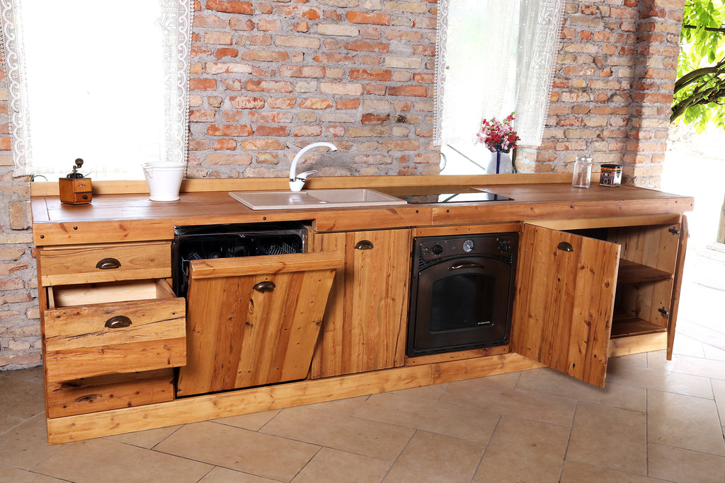 Cucina lineare stile misto COUNTRY / RUSTICA TUTTA in legno massello ad effetto rovinato predisposizione elettrodomestici 330x65xh87 cm