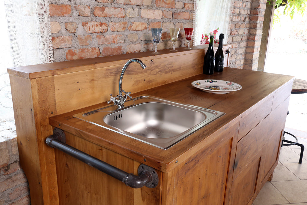 Cucina lineare con schienale rialzato stile COUNTRY / INDUSTRIAL legno massello con predisposizione lavello 180x65xh85 cm