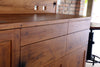 Cucina lineare con schienale rialzato stile COUNTRY / INDUSTRIAL legno massello con predisposizione lavello 180x65xh85 cm
