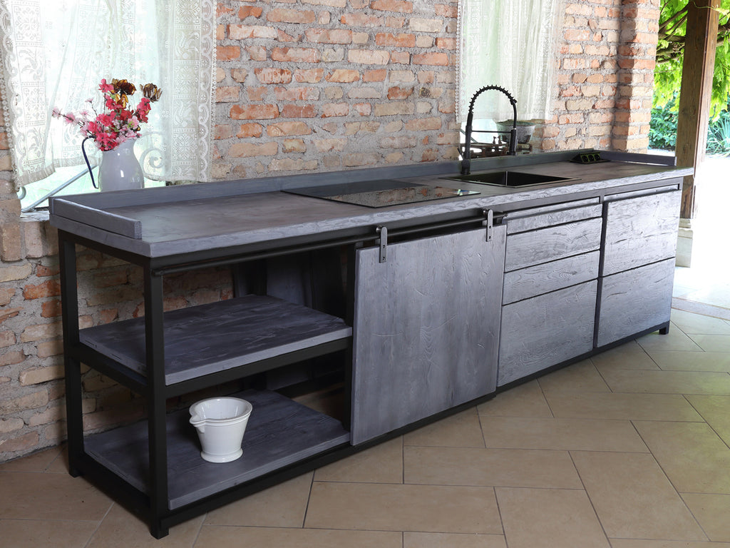 Cucina lineare stile INDUSTRIAL struttura in ferro e legno massello finitura cemento misure 320x60xh90 cm