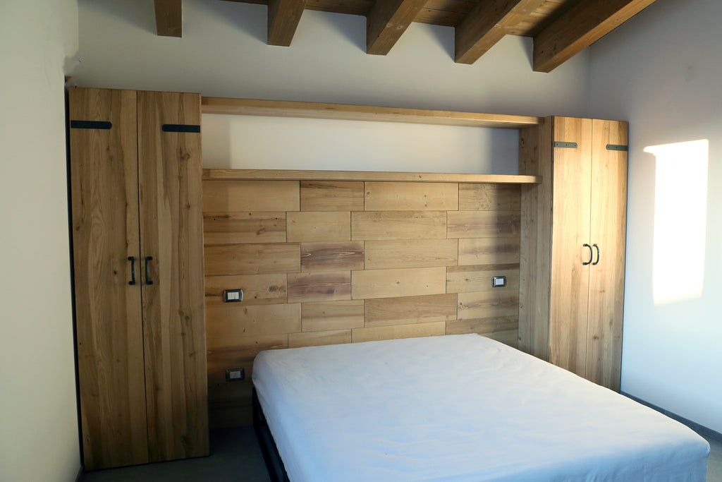 Bridge bedroom with wall mounted headboard shelves + chest of drawers and wardrobe model TOKIO COUNTRY style in solid ash wood, personalized and MADE TO MEASURE