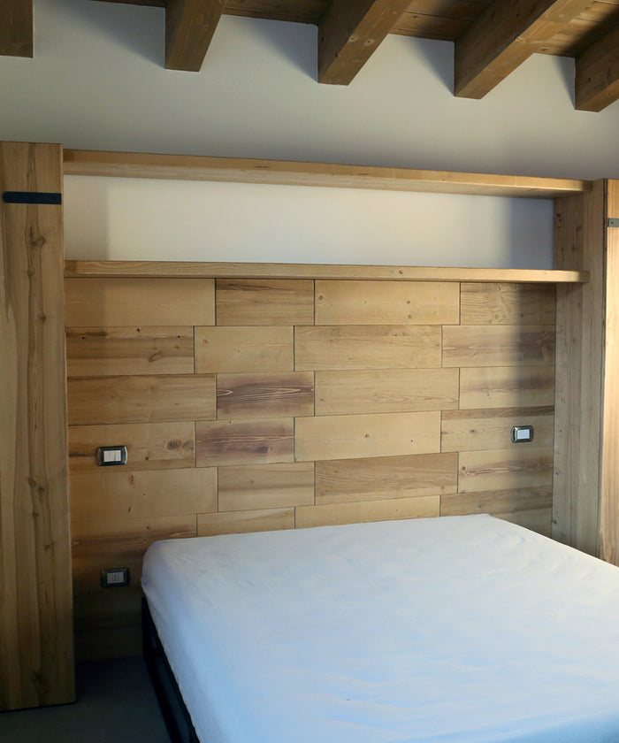Bridge bedroom with wall mounted headboard shelves + chest of drawers and wardrobe model TOKIO COUNTRY style in solid ash wood, personalized and MADE TO MEASURE