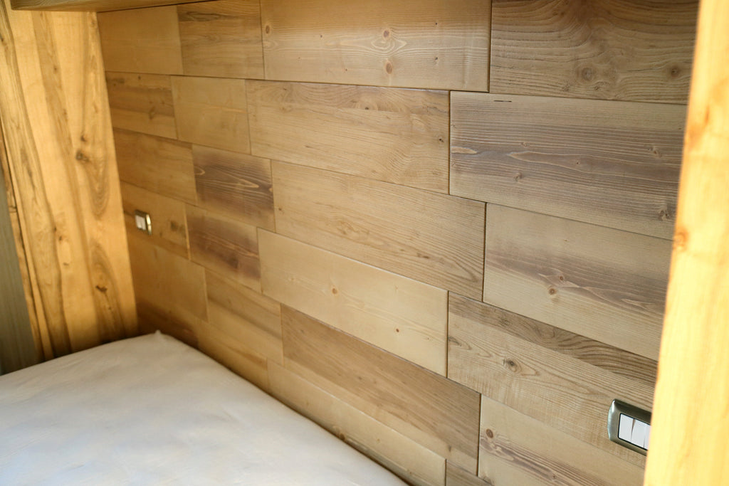 Bridge bedroom with wall mounted headboard shelves + chest of drawers and wardrobe model TOKIO COUNTRY style in solid ash wood, personalized and MADE TO MEASURE