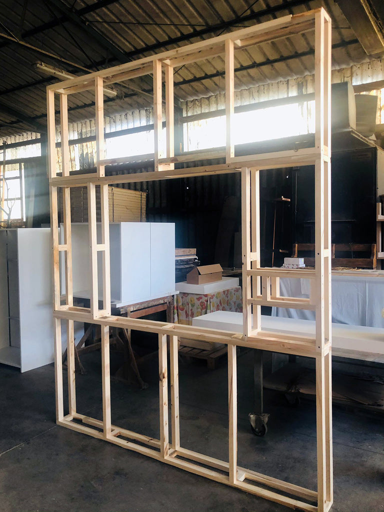 Parete in legno porta TV stile RUSTICO telaio e rivestimento in legno massello da  riciclo effetto multicolore 290x35xh280cm SU MISURA