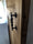 Porta scorrevole per interni stile INDUSTRIAL legno massello scorrimento a carrucole su binario in ferro 95xh220 cm personalizzabile