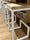Sgabello alto H. 60/70 cm Design a sbalzo in stile INDUSTRIAL legno massello / telaio in metallo tubolare PERSONALIZZABILE