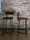 Sgabello alto H. 60/70 cm tipo BAR / PUB Design squadrato con schienale INDUSTRIAL legno massello / telaio in metallo tubolare PERSONALIZZABILE
