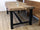 Tavolo stile INDUSTRIAL COUNTRY con piano in abete scortecciato da 7 cm e struttura in ferro Misure 200×90×H78 cm