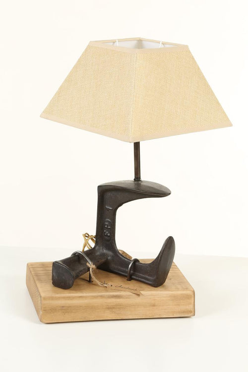 Abat Jour Lampada da tavolo stile INDUSTRIAL base in legno e incudine da Calzolaio con paralume 28x29xh40cm NOSTRA PRODUZIONE
