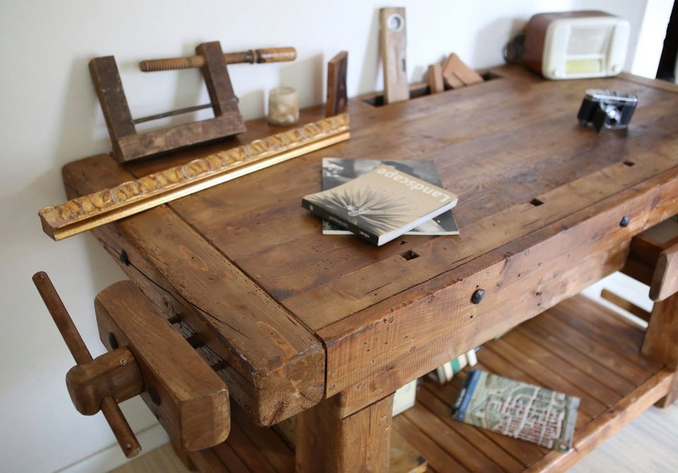 Tischlerwerkbank für Küchen-/Wohnzimmermöbel im INDUSTRIAL-Stil, Massivholz, eine Schublade und zwei Schraubstöcke, 150x63xh85 cm