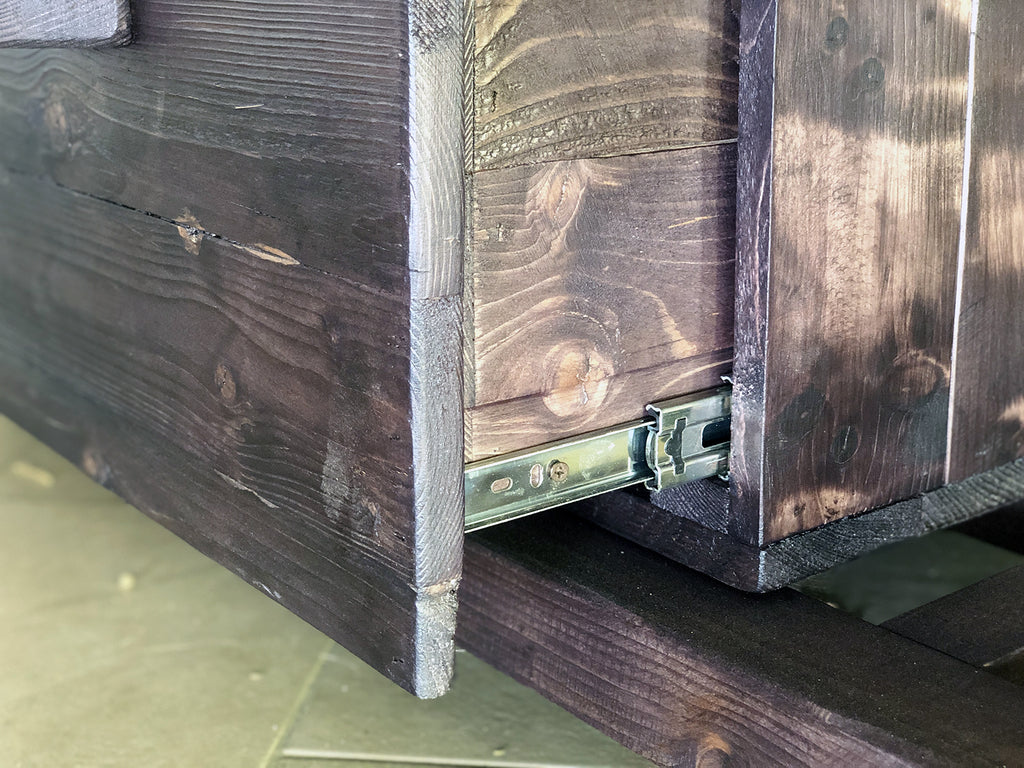Banco da Falegname per arredo angolo BAR stile RUSTICO | INDUSTRIAL legno massello con cassettone a cubo e morsa in ferro 190x70xh90cm
