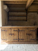 Bancone angolare DEGUSTAZIONE VINI in legno massello stile rustico + pensile industrial + base lavello + pedana da bar – 230x70xh100 cm