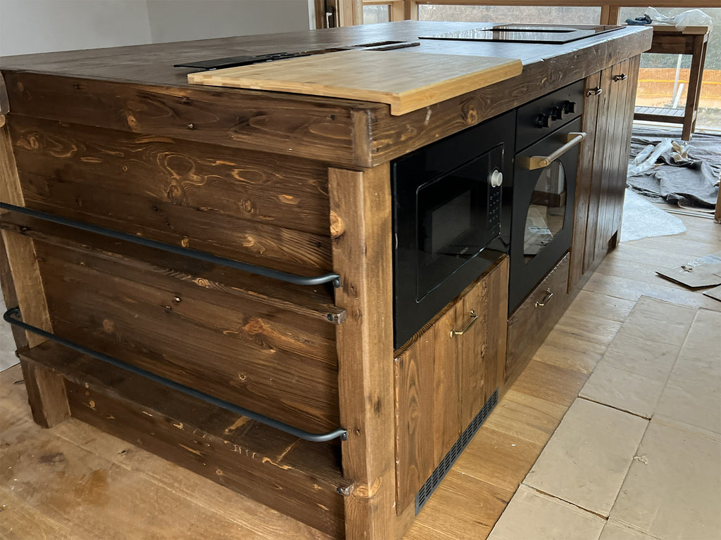 Linear kitchen with column and island INDUSTRIAL style kitchen entirely in solid wood 
