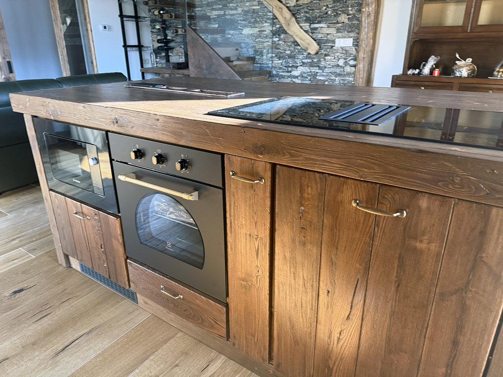 Linear kitchen with column and island INDUSTRIAL style kitchen entirely in solid wood 