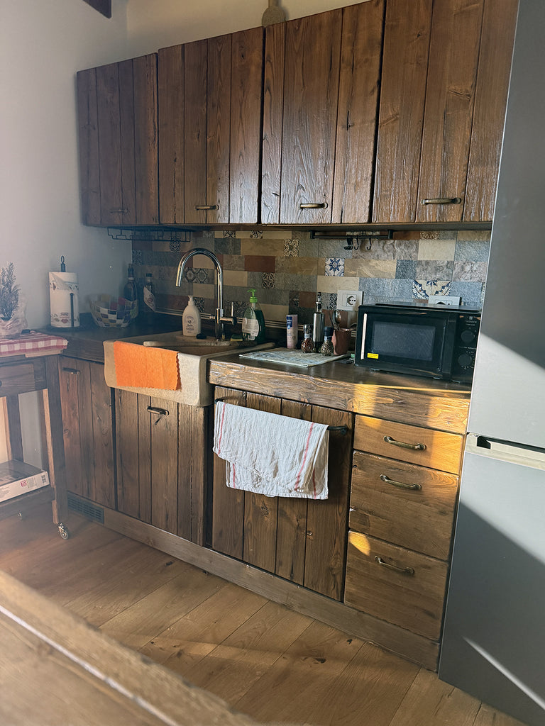 Linear kitchen with column and island INDUSTRIAL style kitchen entirely in solid wood 