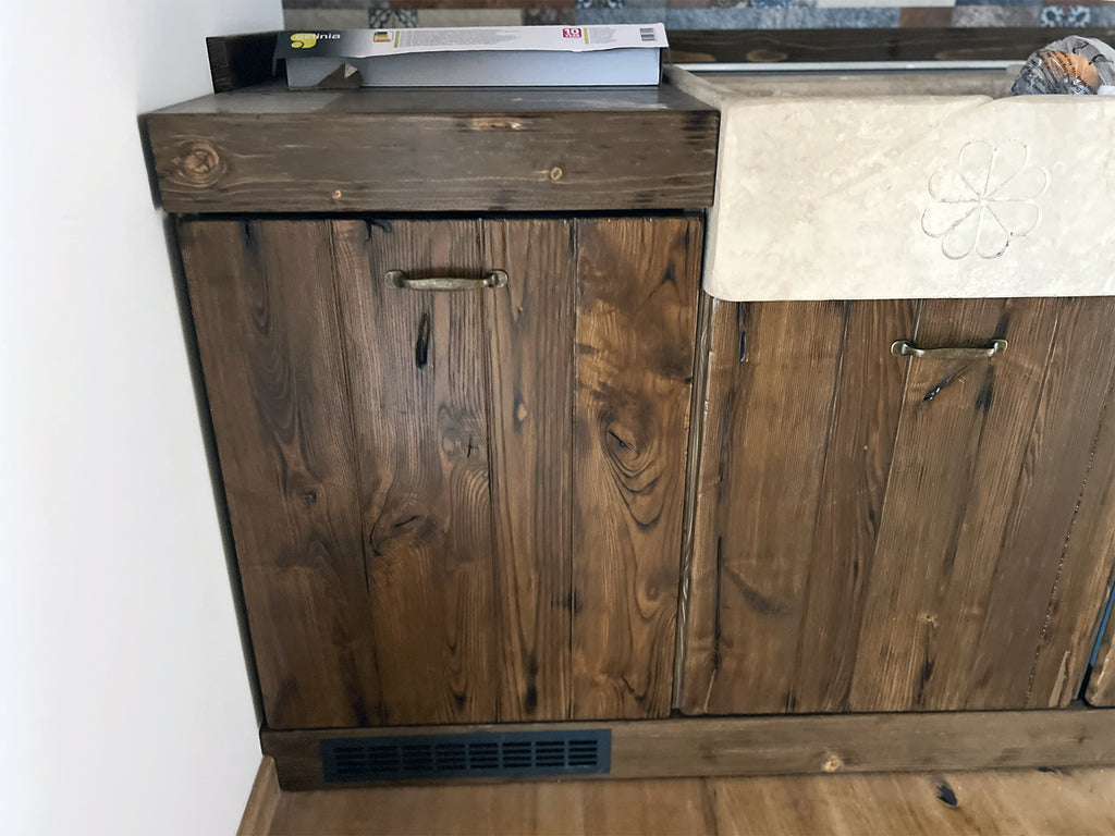 Linear kitchen with column and island INDUSTRIAL style kitchen entirely in solid wood 