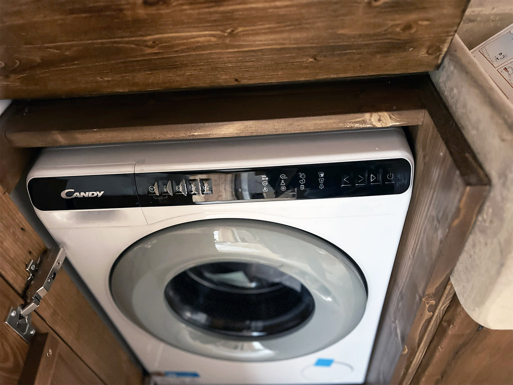 Linear kitchen with column and island INDUSTRIAL style kitchen entirely in solid wood 