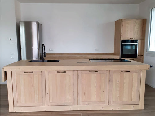 Cucina lineare + colonna + Isola Cucina stile INDUSTRIAL modello ANGELA in legno massello colore Rovere sbiancato