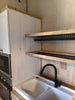 Cucina angolare BIANCO SHABBY / INDUSTRIAL mod. BERGAMO con scolapiatti a giorno mensole pensili cappa bidone predisposizione elettrodomestici 430-210x70xh90-220 cm in legno massello