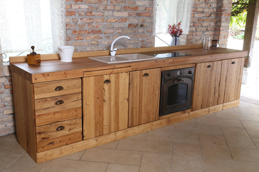 Cucina lineare stile RUSTICO / COUNTRY / VISSUTO in legno massello con predisposizione elettrodomestici misure 330x65xh87cm