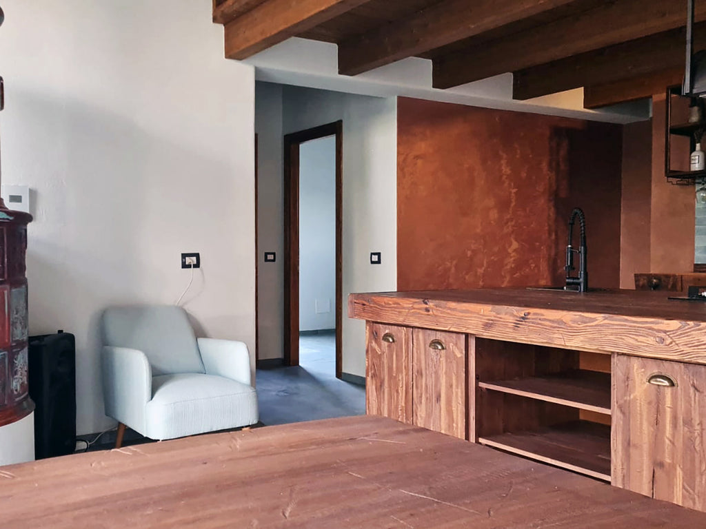 Cucina lineare con colonna e Isola Cucina in stile INDUSTRIAL interamente in legno massello