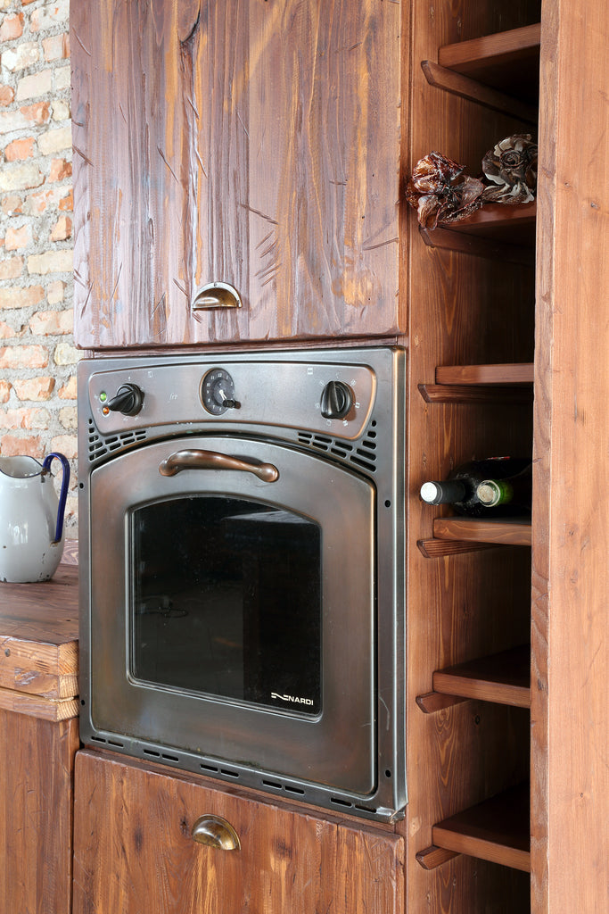 Cucina lineare con colonna e Isola Cucina in stile INDUSTRIAL interamente in legno massello