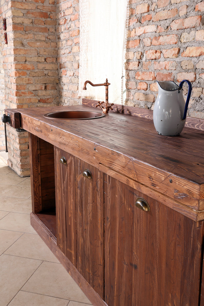 Cucina lineare con colonna e Isola Cucina in stile INDUSTRIAL interamente in legno massello