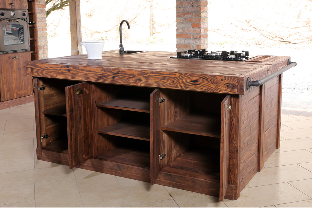 Cucina lineare con colonna e Isola Cucina in stile INDUSTRIAL interamente in legno massello