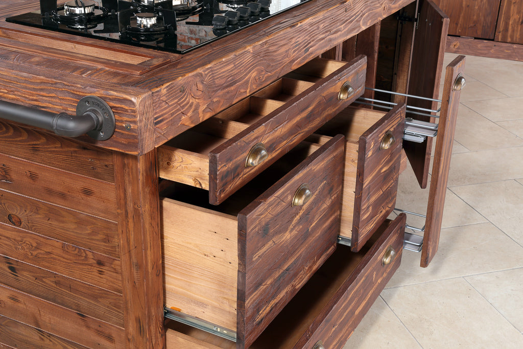Cucina lineare con colonna e Isola Cucina in stile INDUSTRIAL interamente in legno massello