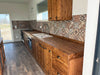 Cucina lineare stile COUNTRY modello ERICA da 400x65xh90cm + Isola su ruote da 140x70xh90cm tutto legno massello
