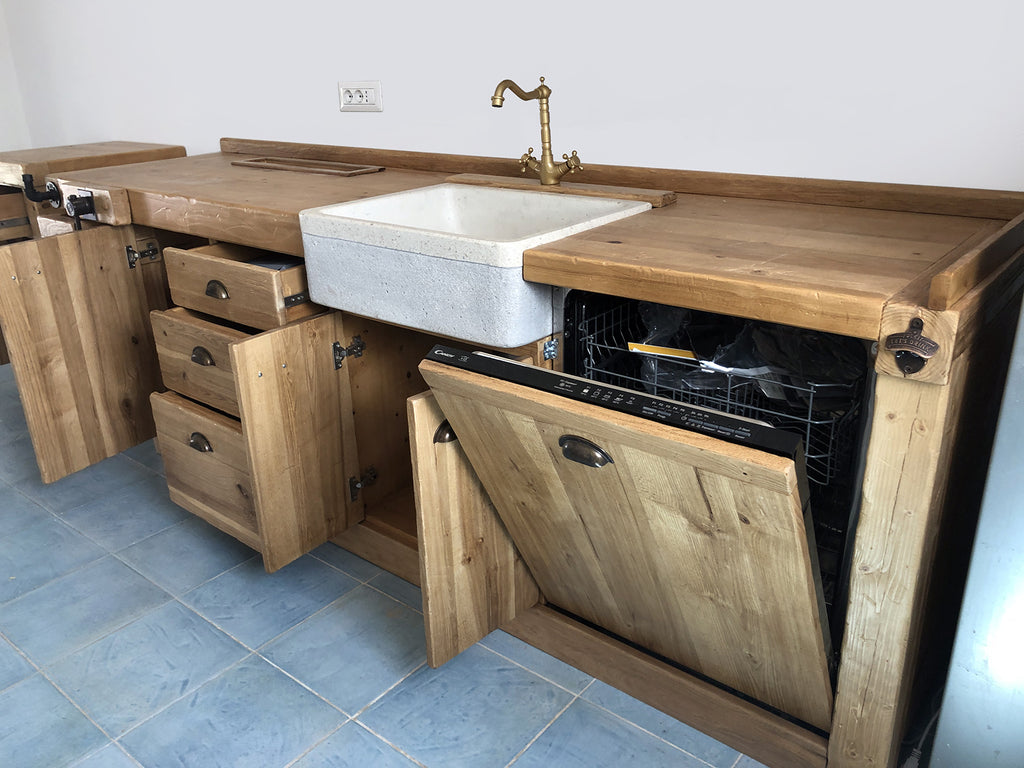 Cucina lineare stile BANCO FALEGNAME / INDUSTRIAL TUTTA in legno massello predisposizione lavastoviglie da incasso e lavabo in pietra 240x65xh90 cm