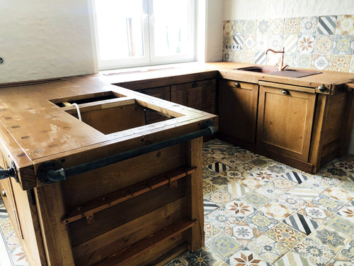 Cucina a ferro di cavallo stile INDUSTRIAL / COUNTRY VISSUTO TUTTO in legno massello predisposizione elettrodomestici 200x200x340 cm