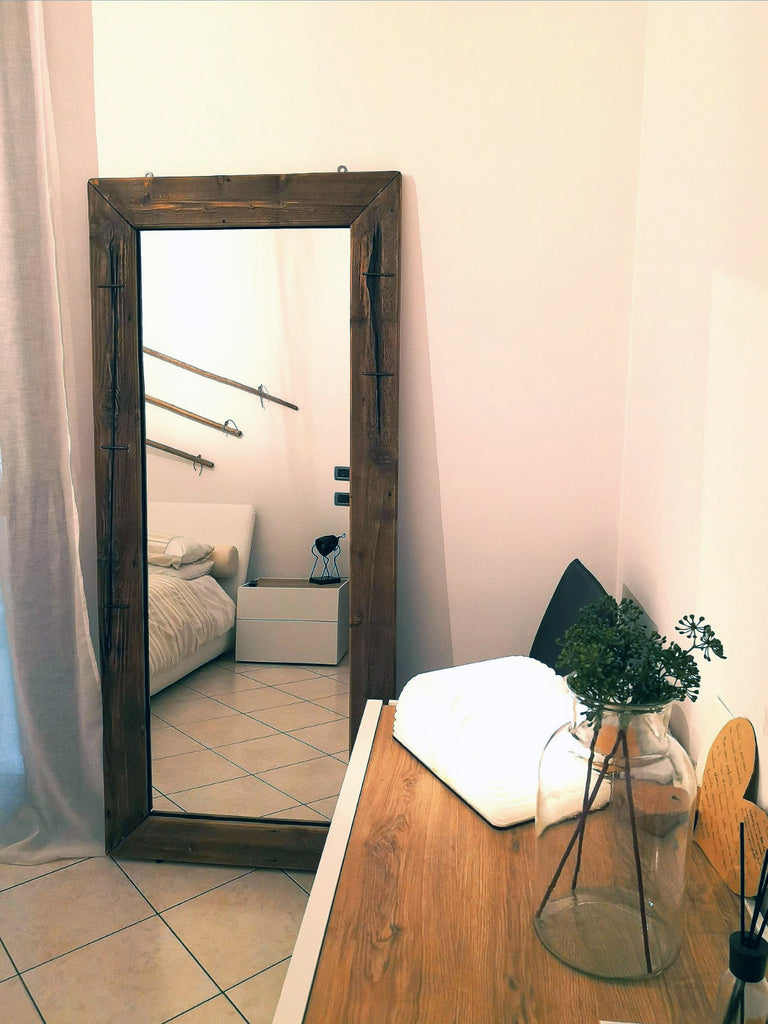 Specchio da appoggio camera da letto stile INDUSTRIAL / COUNTRY legno massello di abete con graffe in ferro a vista misure 80xh200 cm
