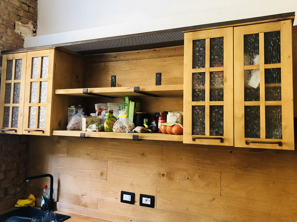 INDUSTRIAL style linear kitchen + wall units, column shelves, predisposition for household appliances. OPTIONAL WOODEN WALL, CUSTOMIZABLE TO MEASURE