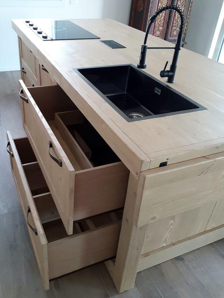 Linear kitchen with column and island INDUSTRIAL style kitchen entirely in solid wood 